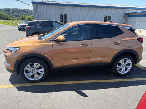 Used 2025 Buick Encore GX Preferred FWD image 2