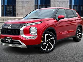 Used 2023 Mitsubishi Outlander SE video 2
