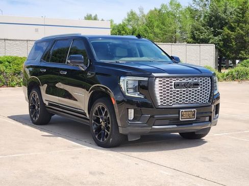Used 2021 GMC Yukon Denali w/ Denali Premium Package AWD/4WD image 3
