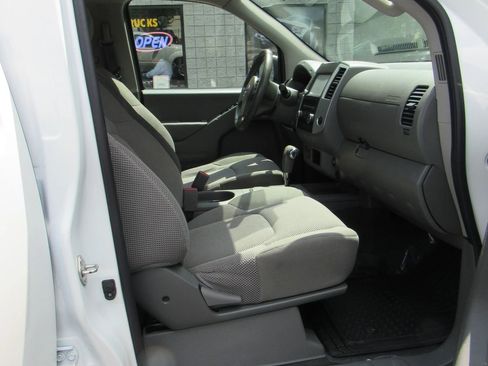 Used 2019 Nissan Frontier SV RWD image 14