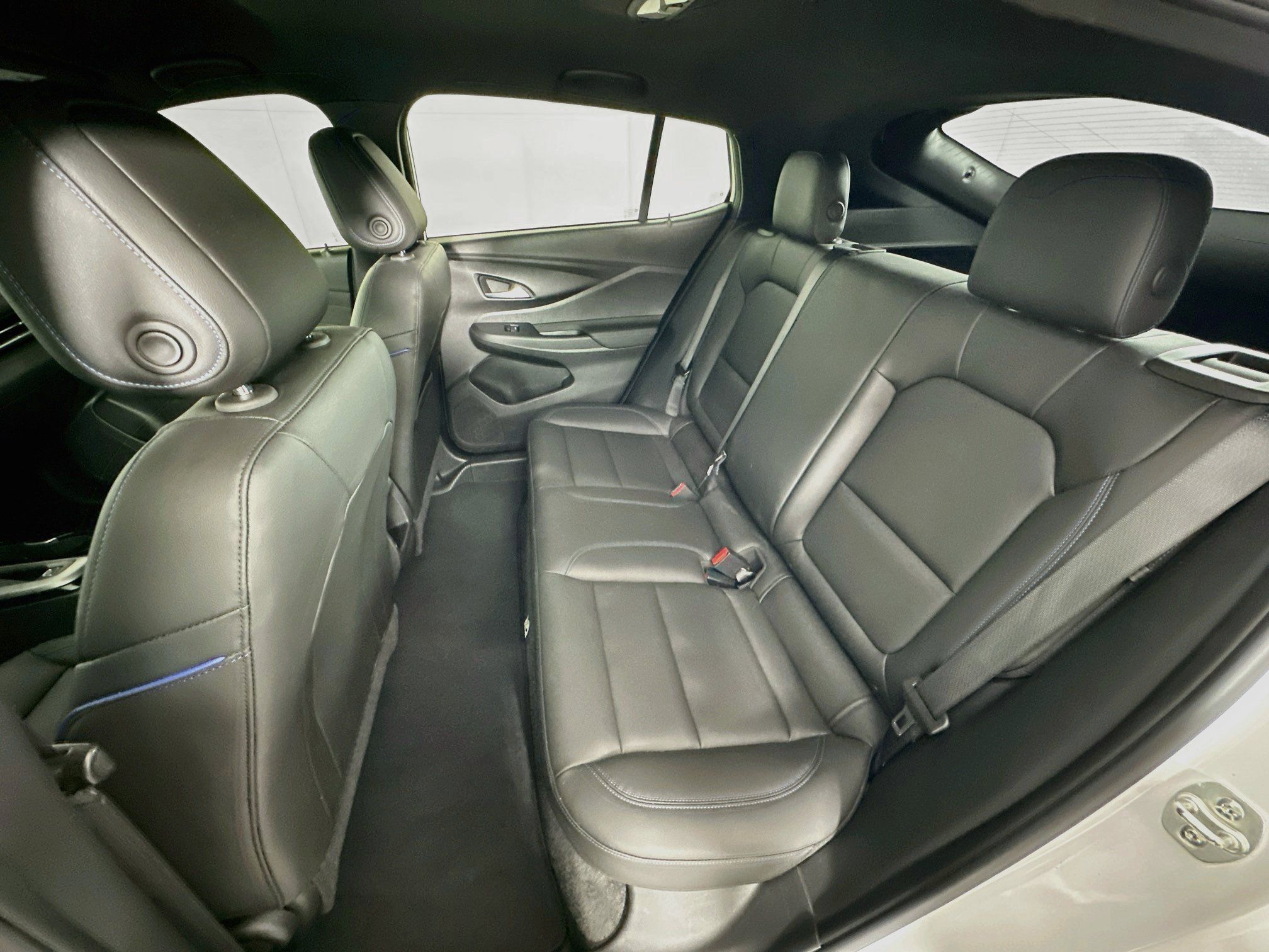 Used 2024 Buick Envista Sport Touring w/ Convenience II Package FWD image 27