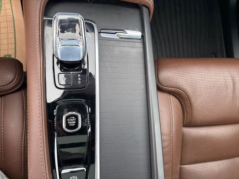 Certified 2024 Volvo XC90 T8 Ultimate w/ Protection Package Premier image 31