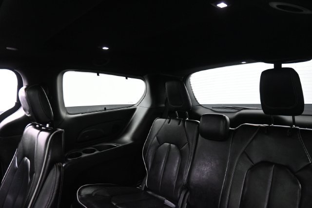 Used 2025 Chrysler Pacifica Limited FWD image 21
