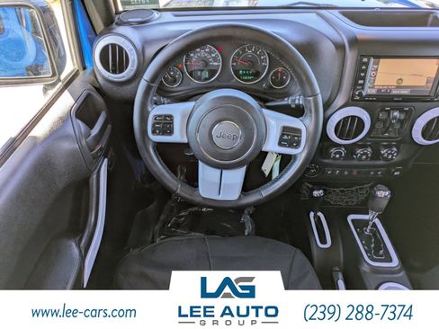 Used 2015 Jeep Wrangler Unlimited Sahara AWD/4WD image 13