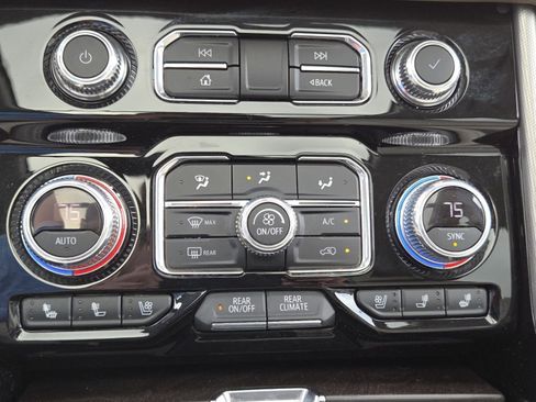 Used 2022 GMC Yukon XL Denali image 37