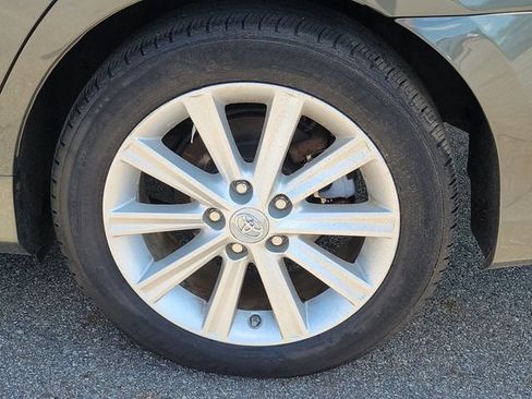 Used 2012 Toyota Camry XLE w/ Leather Pkg FWD image 5