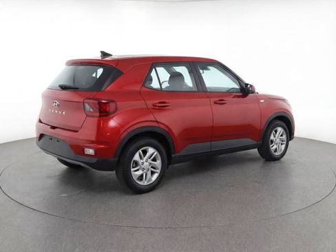 Used 2021 Hyundai Venue SE image 4