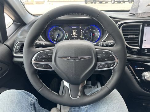 New 2026 Chrysler Pacifica Select image 16