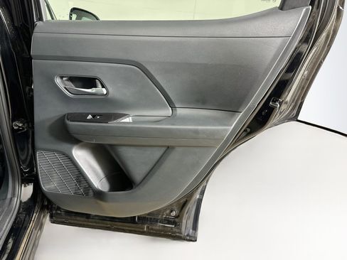 Used 2025 Nissan Kicks SV AWD/4WD image 28