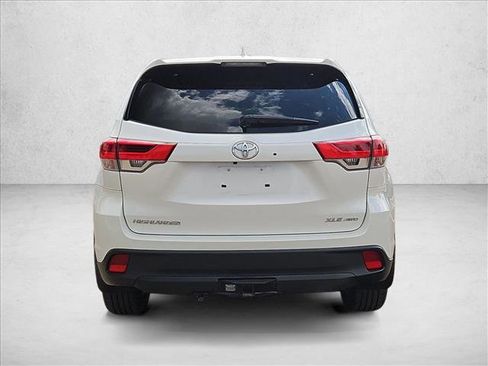 Used 2019 Toyota Highlander XLE AWD/4WD image 7