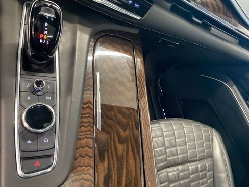 Used 2023 Cadillac Escalade ESV Premium Luxury Platinum AWD/4WD image 29