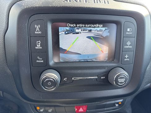 Used 2016 Jeep Renegade Latitude w/ Cold Weather Group image 26