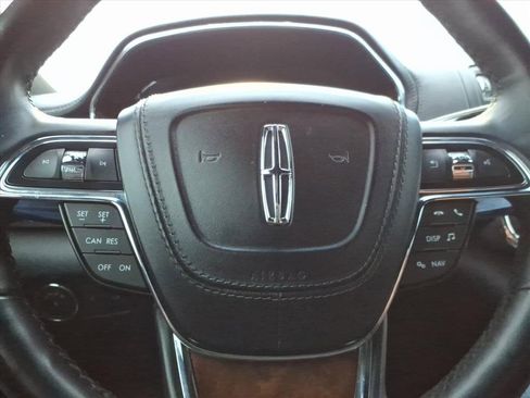 Used 2017 Lincoln Continental Select image 23