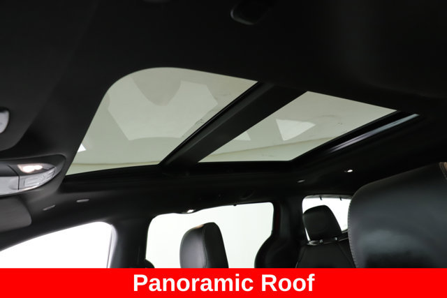 Used 2025 Chrysler Pacifica Limited FWD image 18