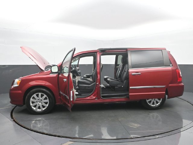 Used 2016 Chrysler Town & Country Touring w/ Driver Convenience Group FWD image 52