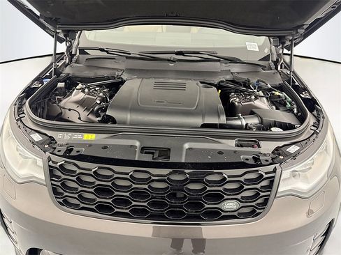 New 2026 Land Rover Discovery Dynamic SE image 29