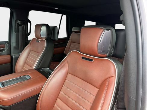 Used 2023 GMC Yukon Denali Ultimate w/ LPO, Floor Liner Package AWD/4WD image 18
