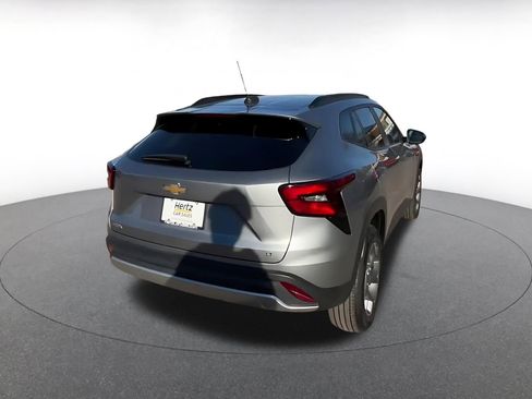 Used 2025 Chevrolet Trax LT image 12