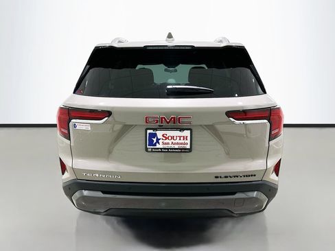 Used 2026 GMC Terrain Elevation w/ Elevation Premium Package FWD image 6