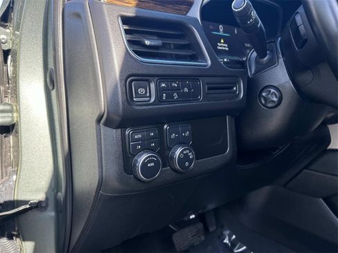 Used 2023 Chevrolet Suburban Premier image 24