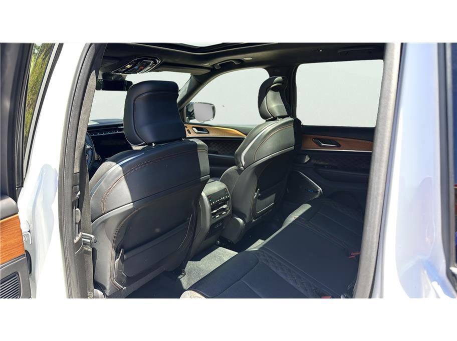 Used 2022 Jeep Grand Cherokee Summit AWD/4WD image 13
