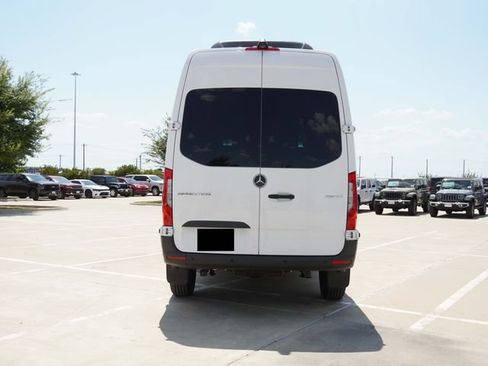 Used 2025 Mercedes-Benz Sprinter 2500 image 8