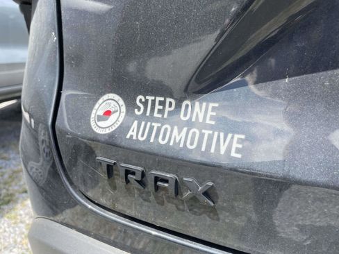 Used 2025 Chevrolet Trax LT w/ LT Convenience Package image 12