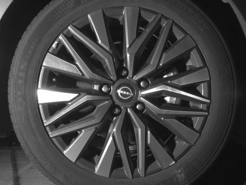 Used 2025 Nissan Altima 2.5 SV FWD image 13