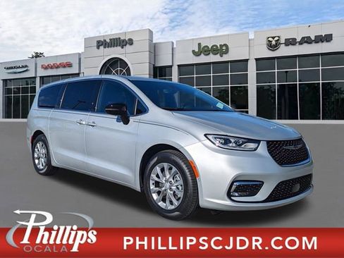 New 2026 Chrysler Pacifica Select FWD image 1