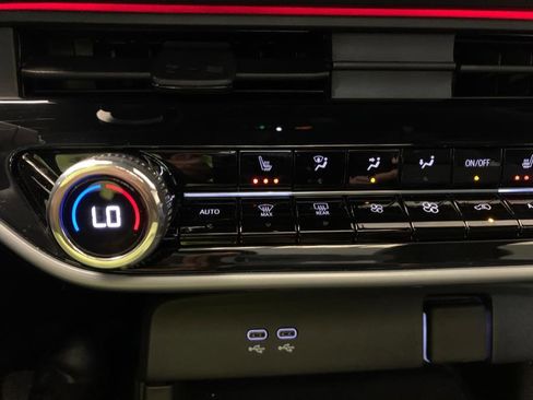 Used 2024 Honda Prologue Touring image 17