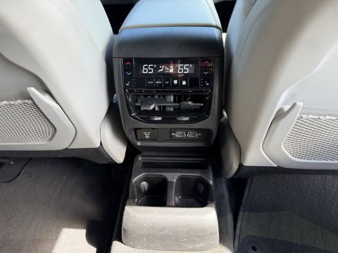 Used 2022 Jeep Grand Cherokee L Overland w/ Luxury Tech Group IV image 19