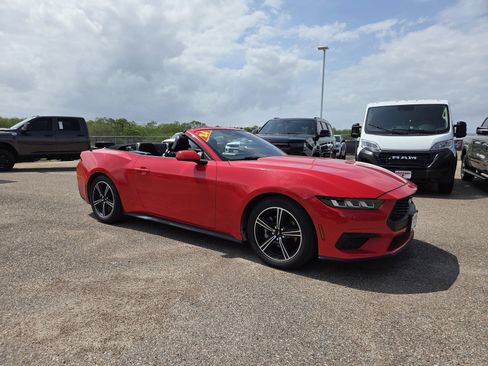 Used 2024 Ford Mustang Convertible RWD image 2