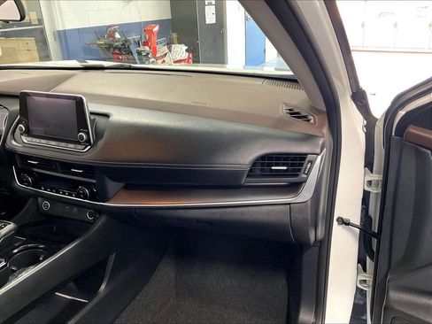 Used 2023 Nissan Rogue SV w/ SV Premium B Package AWD/4WD image 13