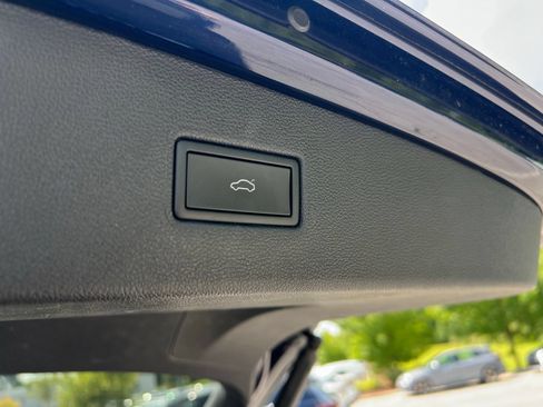 Certified 2024 Volkswagen Tiguan SE w/ Panoramic Sunroof Package FWD image 35