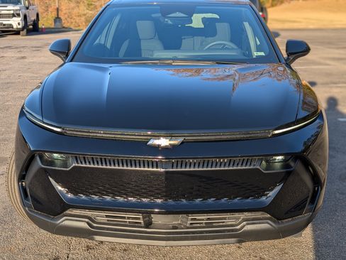 Used 2025 Chevrolet Equinox EV LT image 12