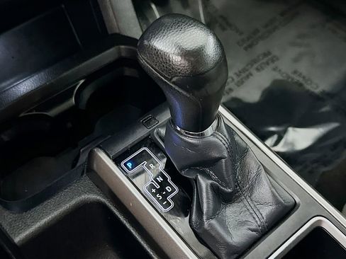 Used 2021 Toyota Tacoma SR5 AWD/4WD image 31