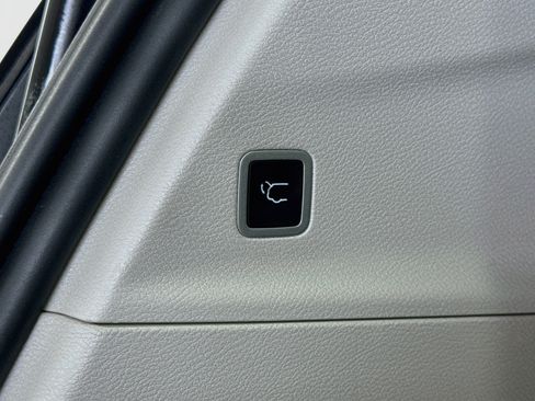 Used 2024 Chrysler Pacifica Touring-L FWD image 31