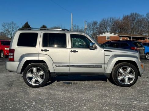 Used 2011 Jeep Liberty Sport image 9