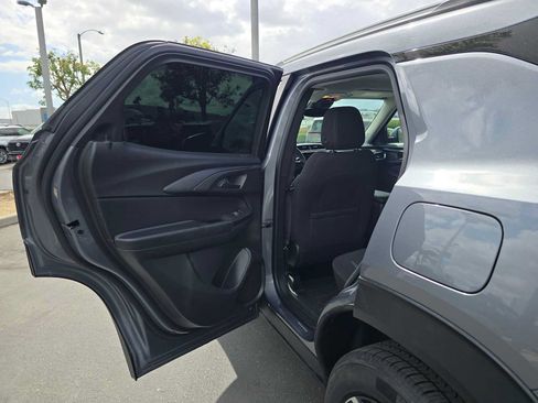Used 2022 Chevrolet TrailBlazer LT w/ LPO, Blackout Package FWD image 17