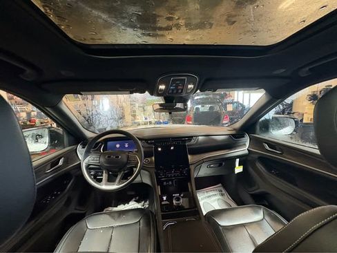New 2025 Jeep Grand Cherokee Limited w/ Black Appearance Package AWD/4WD image 11