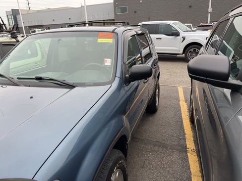 Used 2005 Ford Escape XLT image 8