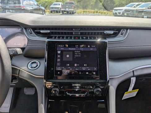 New 2025 Jeep Grand Cherokee Laredo X w/ Luxury Tech Group I image 13