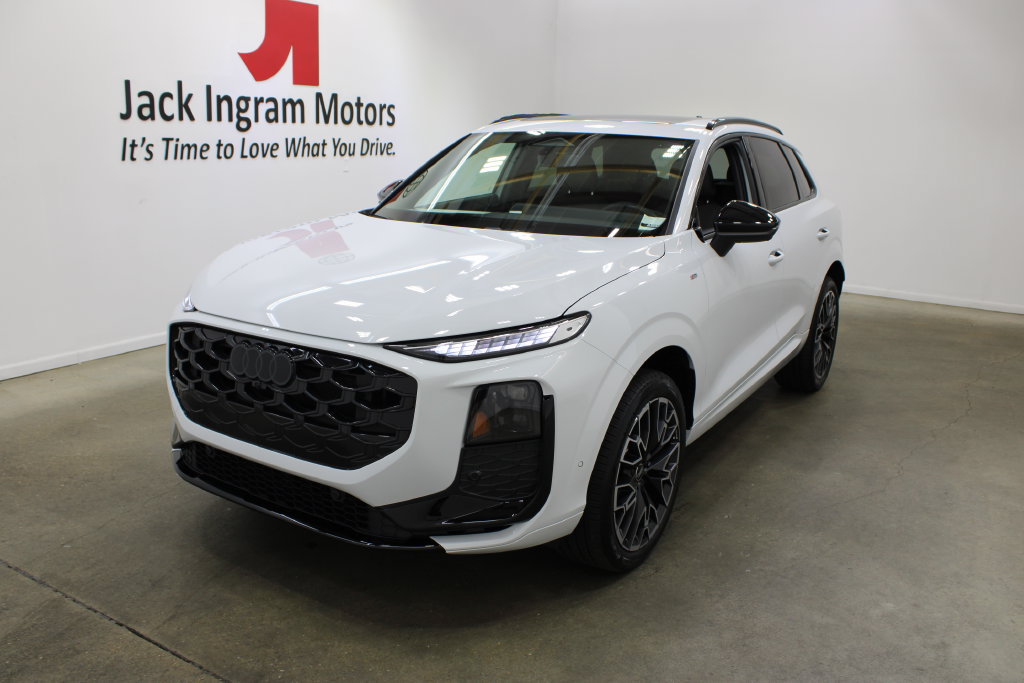 New 2026 Audi Q3 quattro 2.0T AWD/4WD image 2