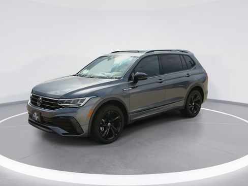 Used 2024 Volkswagen Tiguan SE R-Line AWD/4WD image 5