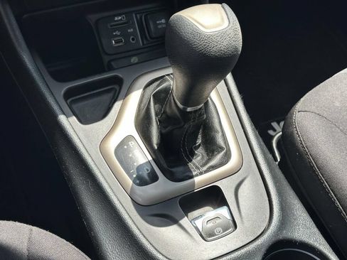Used 2016 Jeep Cherokee Latitude FWD image 30