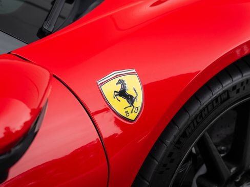 Used 2024 Ferrari SF90 Spider image 11