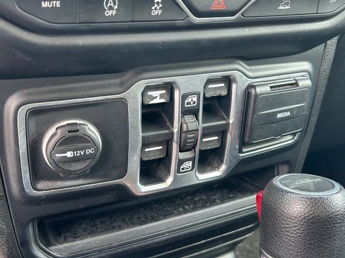 Used 2020 Jeep Gladiator Sport w/ Quick Order Package 24S AWD/4WD image 15