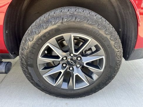 Used 2023 Chevrolet Suburban Z71 w/ Luxury Package image 8