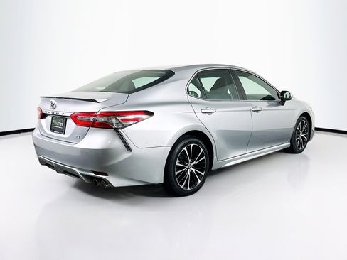 Used 2018 Toyota Camry SE w/ Moonroof Package image 9