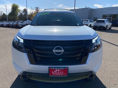 New 2025 Nissan Pathfinder SV w/ Black Appearance Package image 8